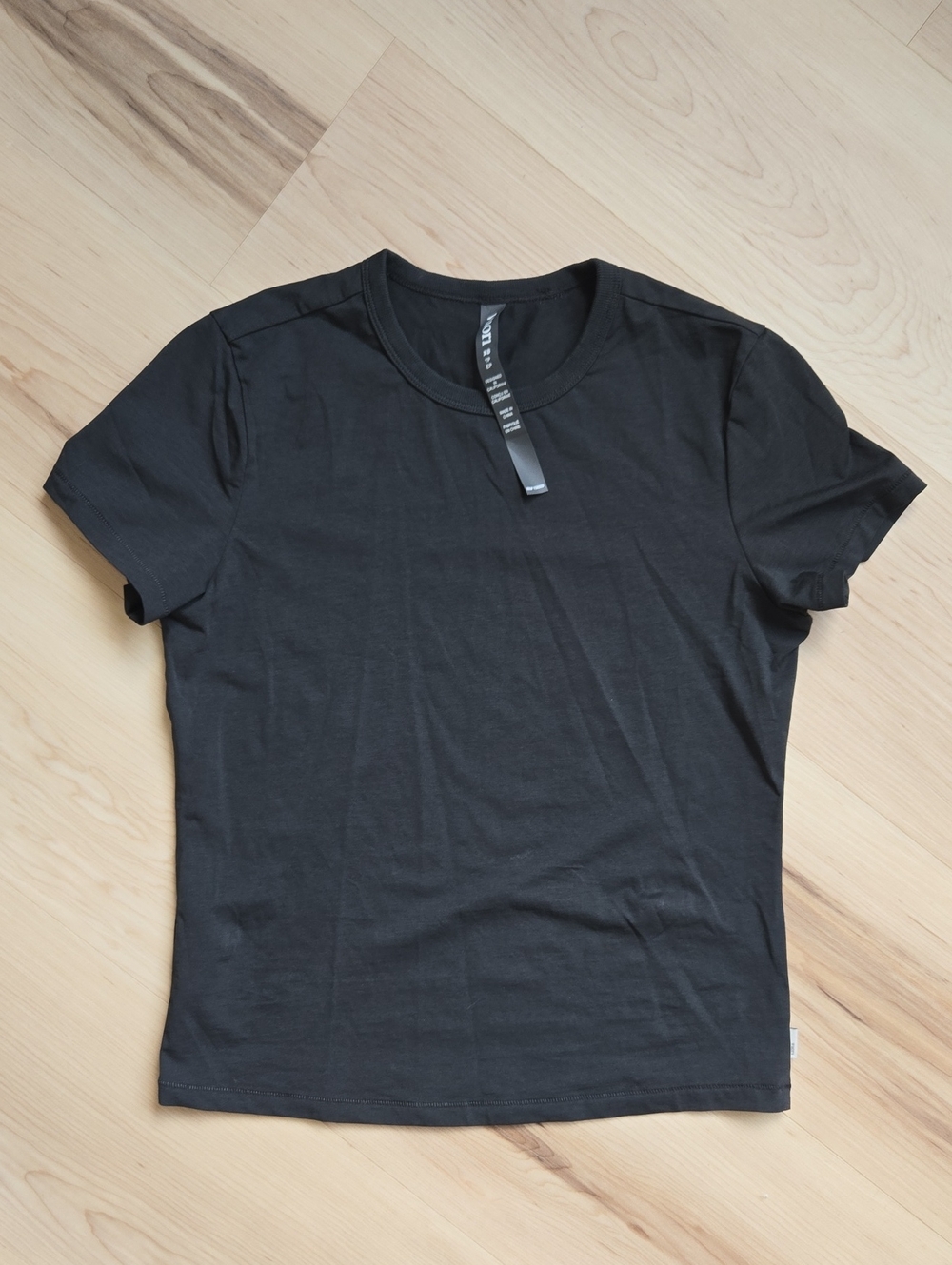 Vuori Short Sleeve Feather Classic Tee, Black, Size XS